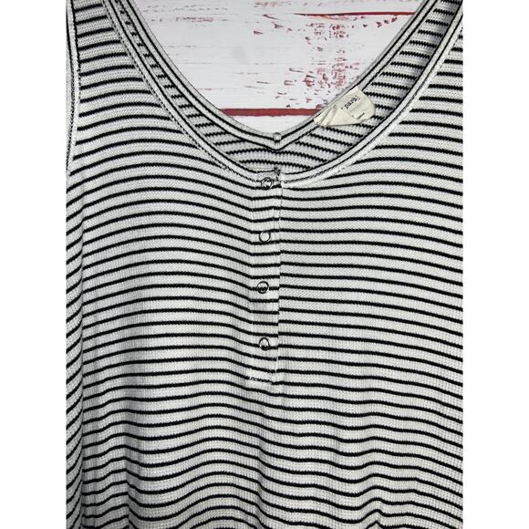 Emory Park Striped & Floral Distressed Hem Tank | Small - Picture 4 of 5